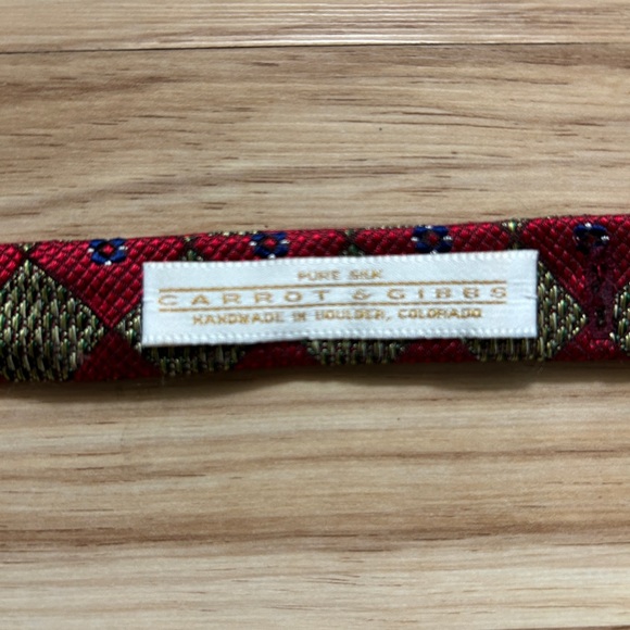 Carrot & Gibbs Red/Beige Silk Bow Tie - Picture 2 of 3